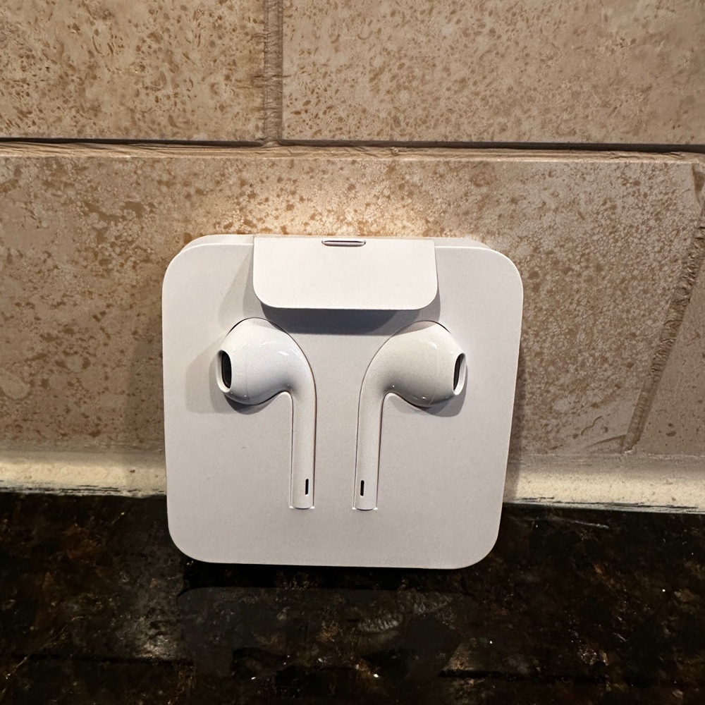 Apple Earpods Earbud Headphones - Wired Lightning